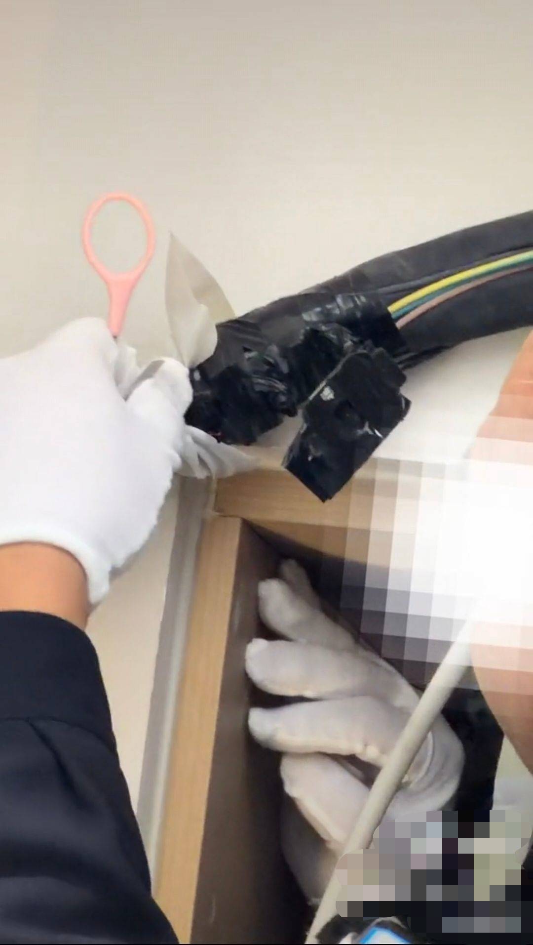 皇冠信用网会员账号_两女生称花90多元入住成都一民宿皇冠信用网会员账号，在空调管道内发现摄像头，警方：两男子借入住之机安装，已被采取刑事强制措施